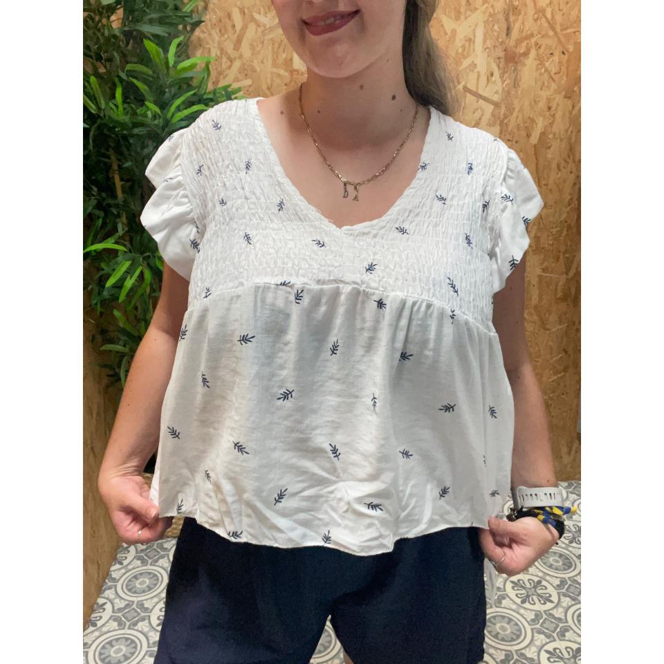 Camisa Panel de Abeja Volantes Bordado Hojas