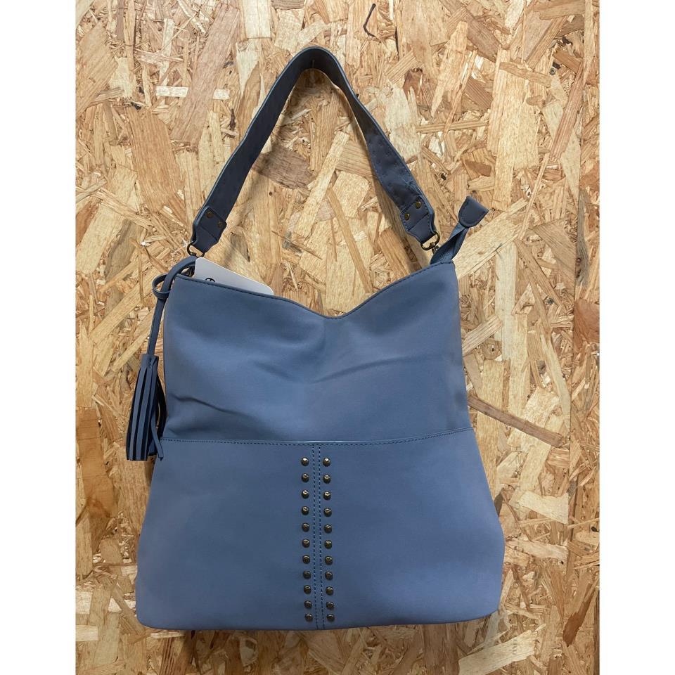Bolso con Tachuelas Doradas y Flecos