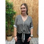 Blusa de Cuadros Anudada
