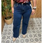 Pantalón Vaquero Pata Ancha Tachuelas Plateadas