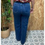Pantalón Vaquero Pata Ancha Tachuelas Plateadas